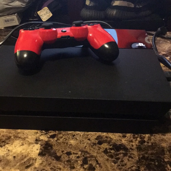 PS4 - Picture 3 of 4